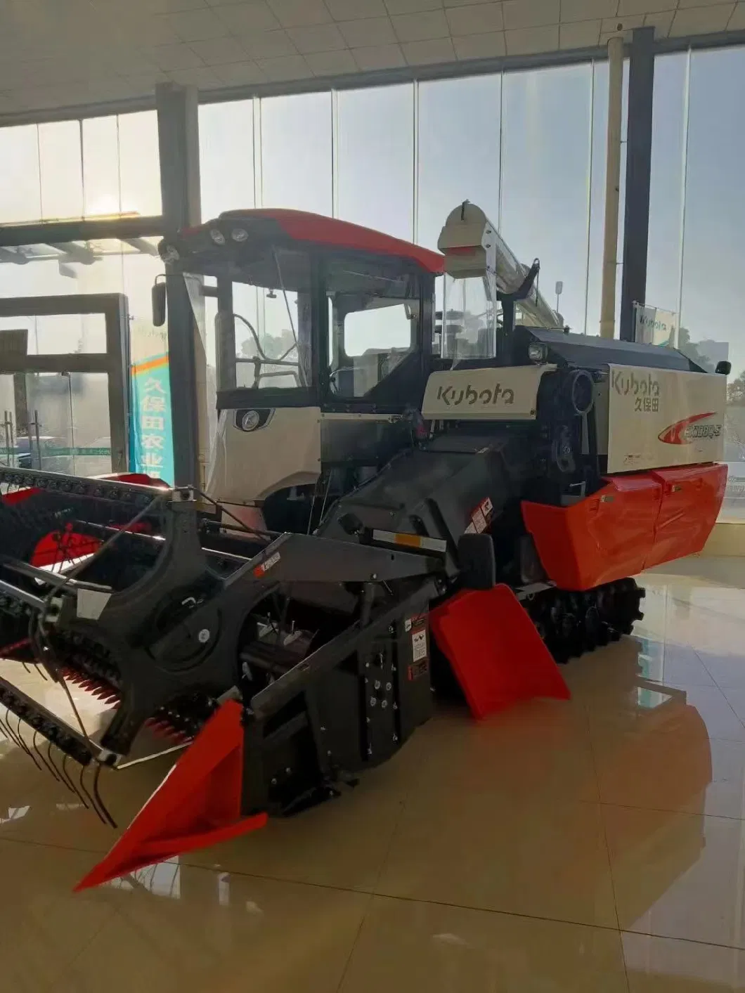 Agriculture Machinery Kubota Rice and Wheat Combine Harvester 108HP with A/C Cabin